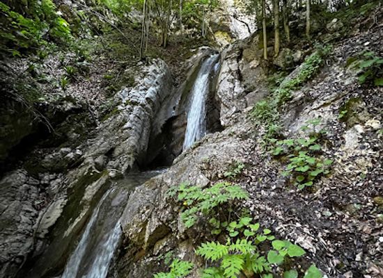 kosovo/white-drin-waterfall/landmark/waterfall-trail-shtegu-i-ujevares