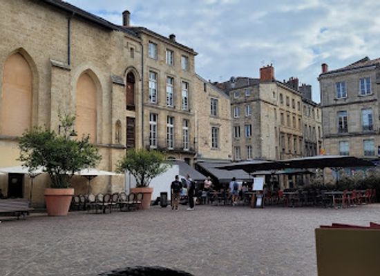 france/bordeaux/saint-pierre/landmark/place-camille-jullian