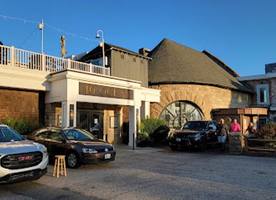 rhode-island/narragansett/landmark/the-anchor-room-at-the-coast-guard-house