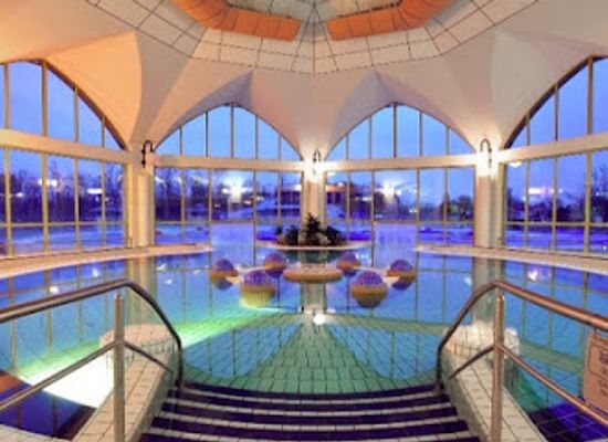 hungary/western-transdanubia/landmark/sarvari-gyogy-es-wellnessfurdo