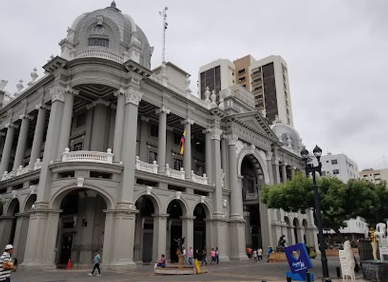 ecuador/central-sierra/landmark/museo-nahim-isaias