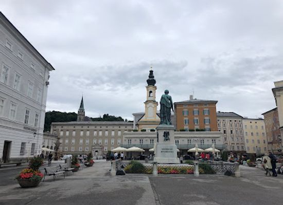 austria/salzburg/altstadt/landmark/mozartplatz