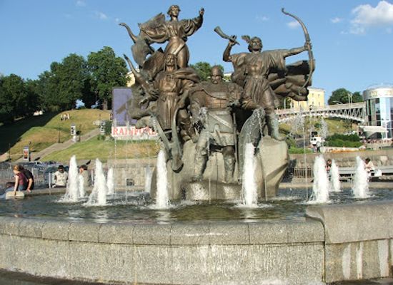 ukraine/polesia/landmark/pam-yatnyy-znak-na-chest-zasnuvannya-mista-kyyeva