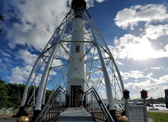 florida/southeast-florida/landmark/hillsboro-inlet-lighthouse