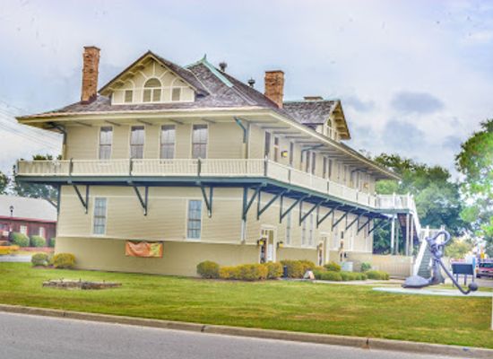 florida/pensacola/landmark/florida-public-archaeology-network-destination-archaeology-resource-center