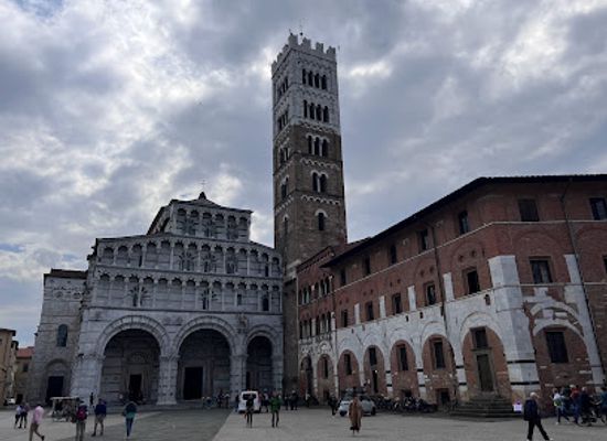 italy/lucca/landmark/real-collegio-di-lucca