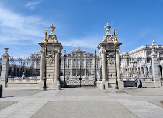 spain/madrid/landmark/plaza-de-la-armeria