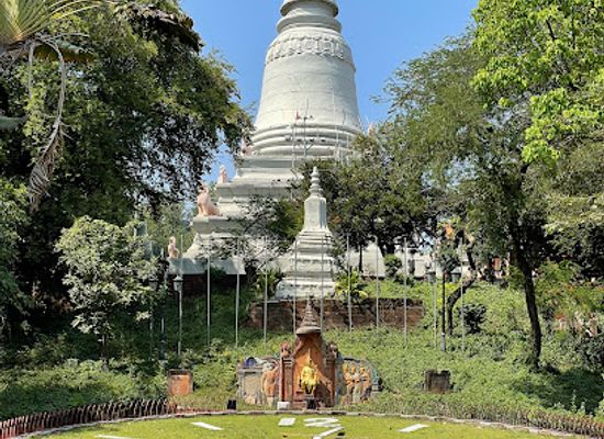 cambodia/oddar-meanchey/landmark/wat-phnom-daun-penh