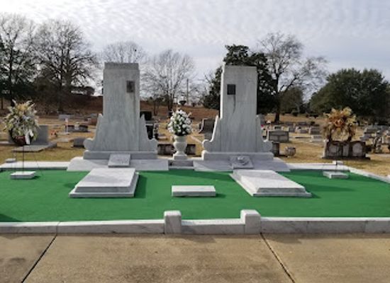 alabama/montgomery/eastbrook/landmark/hank-williams-memorial-gravesite