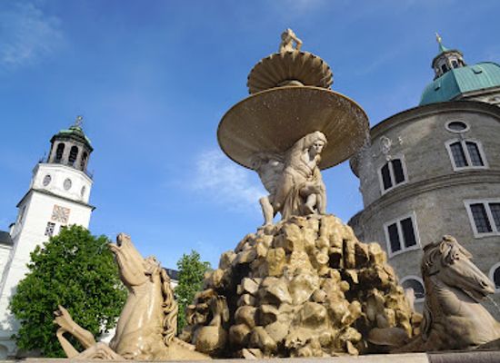 austria/salzburg/landmark/residenzbrunnen