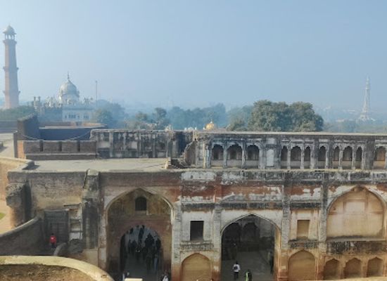 pakistan/lahore/landmark/selfie-view-point-of-haveli-mahrani-jhindan