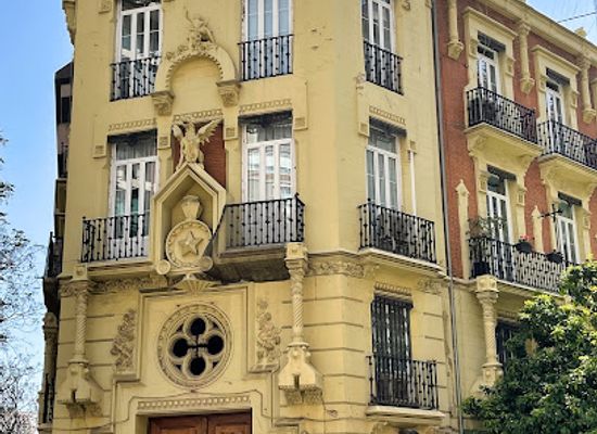 spain/valencia/landmark/edificio-de-los-dragones