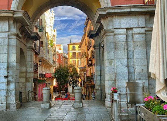 spain/madrid/landmark/calle-de-la-sal