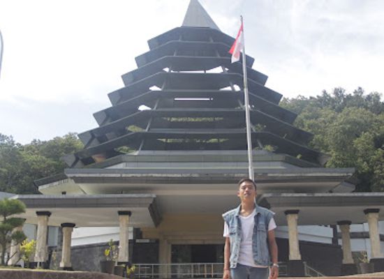 indonesia/south-papua/landmark/museum-geopark-batur