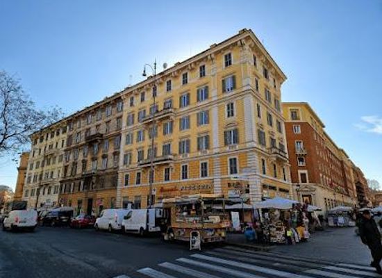 vatican-city/vatican-grottoes/landmark/piazza-del-risorgimento