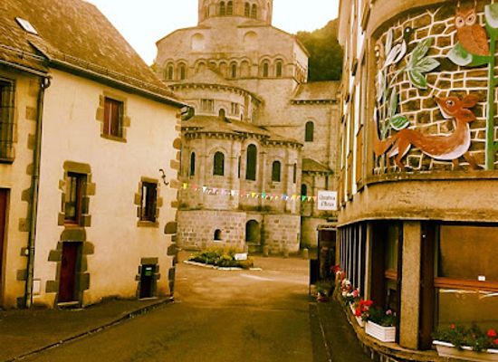 france/auvergne/landmark/basilica-of-notre-dame-in-orcival