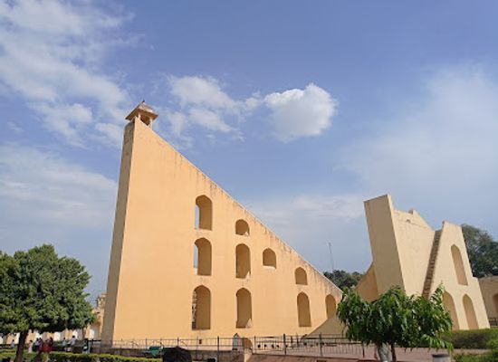 india/jaipur/jantar-mantar/landmark/chakra-yantra-jantarmantar