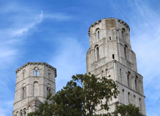 france/normandy-coast/landmark/abbaye-de-jumieges