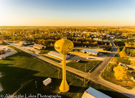 iowa/prairie-pothole-region/landmark/smiley-face-water-tower