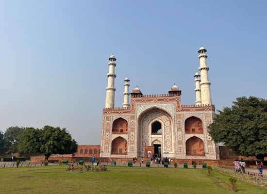 india/agra/sikandra/landmark/sikandra-tomb