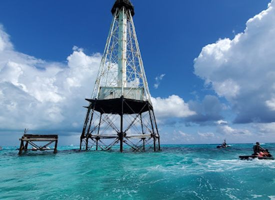 florida/florida-keys/landmark/alligator-reef-lighthouse