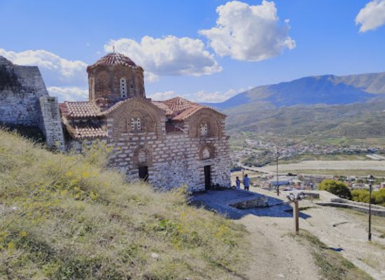albania/patos/landmark/berat-castle