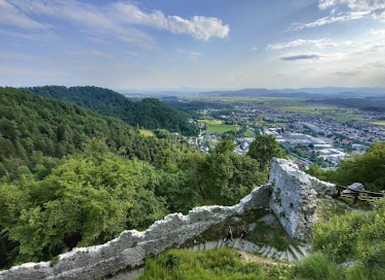 slovenia/kamnik/landmark/stari-grad-nad-kamnikom