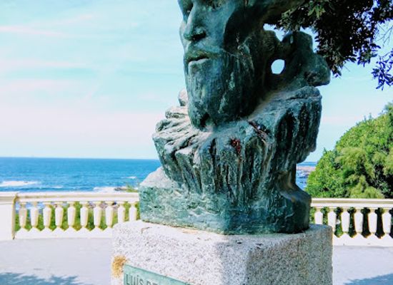 portugal/porto/landmark/monumento-a-luis-de-camoes