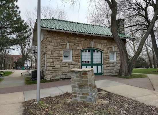 kansas/kansas-city/landmark/strang-carriage-house