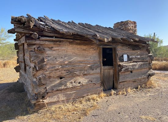 arizona/maricopa-county/landmark/the-flying-v-cabin