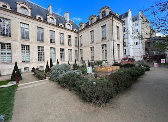 france/paris/le-marais/landmark/rosiers-joseph-migneret-garden