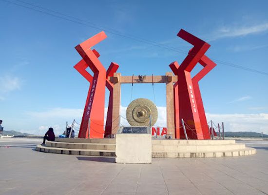 indonesia/west-sulawesi/landmark/anjungan-pantai-manakarra