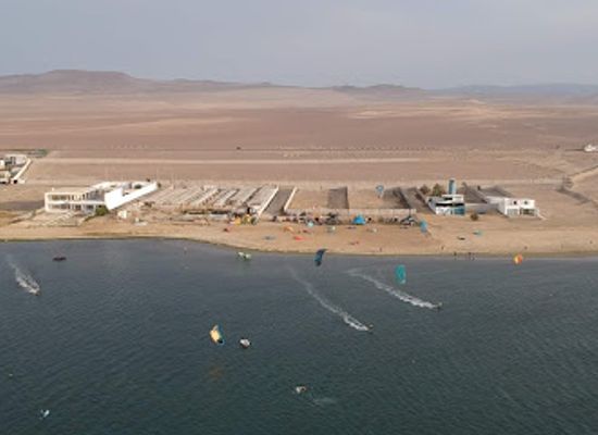 peru/paracas-national-reserve/landmark/kangaroo-kite-kitesurfing-school-rental-paracas-peru
