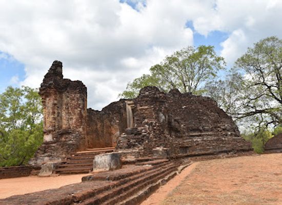 sri-lanka/polonnaruwa-district/landmark/statue-of-king-parakramabahu