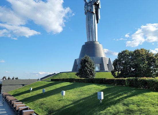 ukraine/podolian-upland/landmark/ukrainian-motherland-monument