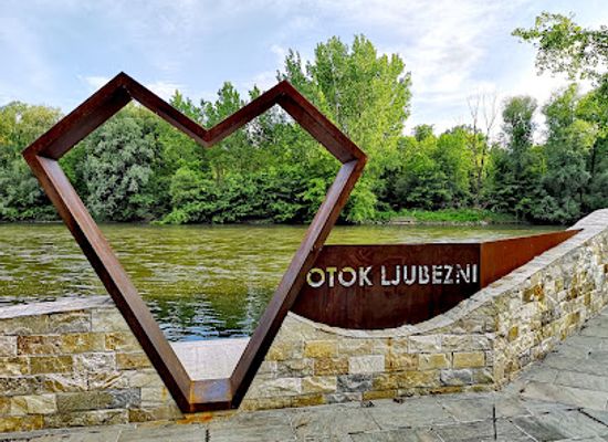 slovenia/prekmurje/landmark/otok-ljubezni