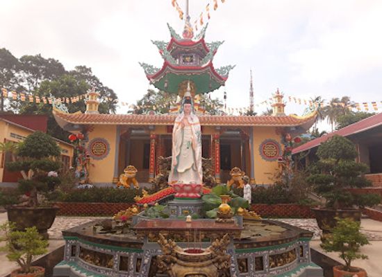 vietnam/phu-quoc/landmark/sung-hung-co-tu