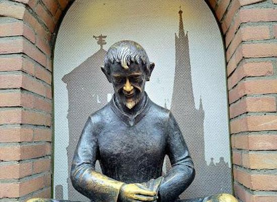 germany/cologne/landmark/schneider-wibbel-statue