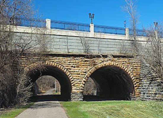 minnesota/saint-paul/west-seventh/landmark/seventh-street-improvement-arches