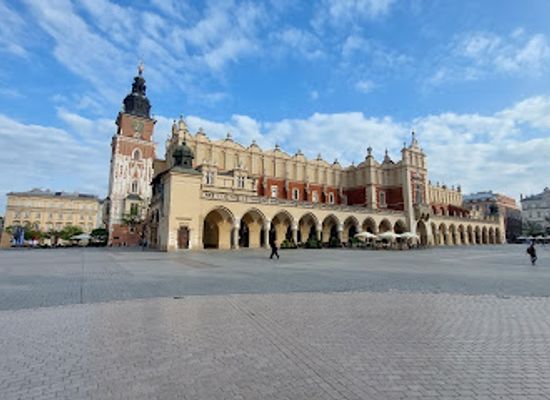 poland/kurpie/landmark/sukiennice