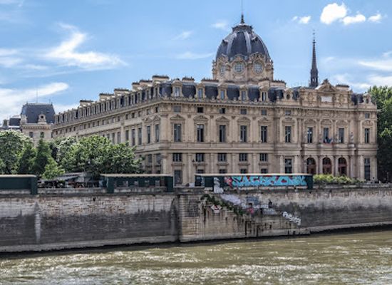 france/ile-de-france/landmark/tour-de-l-horloge-du-palais-de-la-cite