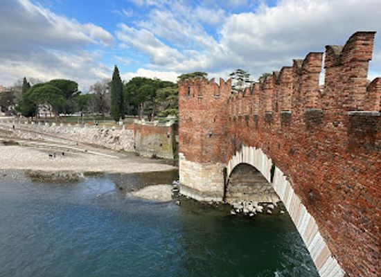italy/verona/borgo-trento/landmark/ponte-scaligero