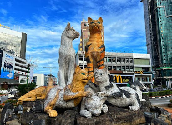 malaysia/kuching/landmark/cat-statue-kuching-sarawak