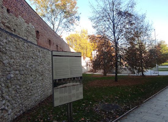 poland/krakow/kazimierz/landmark/sredniowieczne-mury-obronne-miasta-kazimierz