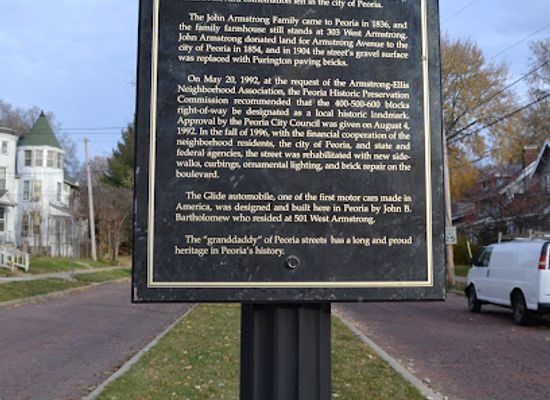 illinois/western-illinois/landmark/historic-brick-boulevard
