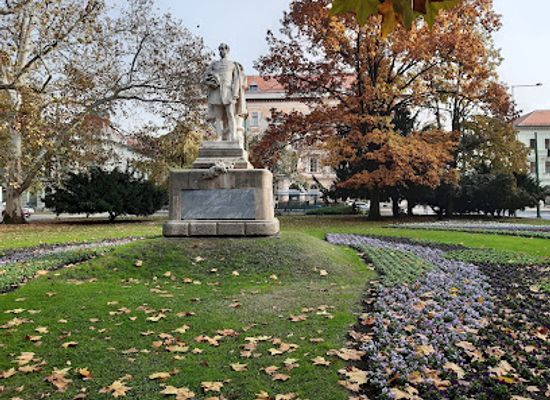 hungary/szeged/landmark/hazavarazs-kezmuves-ajandekbolt-hungarian-souvenir