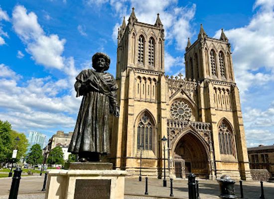 united-kingdom/bristol/landmark/statue-of-ram-mohan-roy