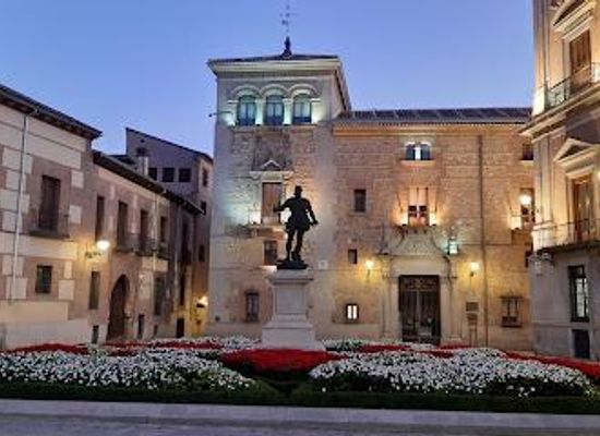 spain/madrid/landmark/pl-de-la-villa