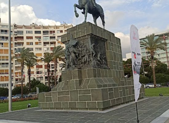 turkiye/izmir/alsancak/landmark/cumhuriyet-meydani