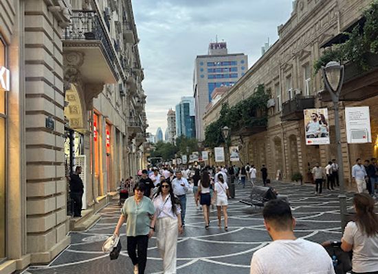 azerbaijan/baku/landmark/liberty-square-baku
